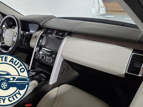 Used 2019 Land Rover Discovery HSE Luxury image 45