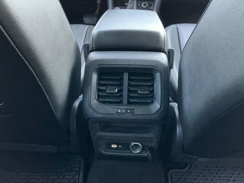 Used 2022 Volkswagen Tiguan SE w/ Panoramic Sunroof Package FWD image 13