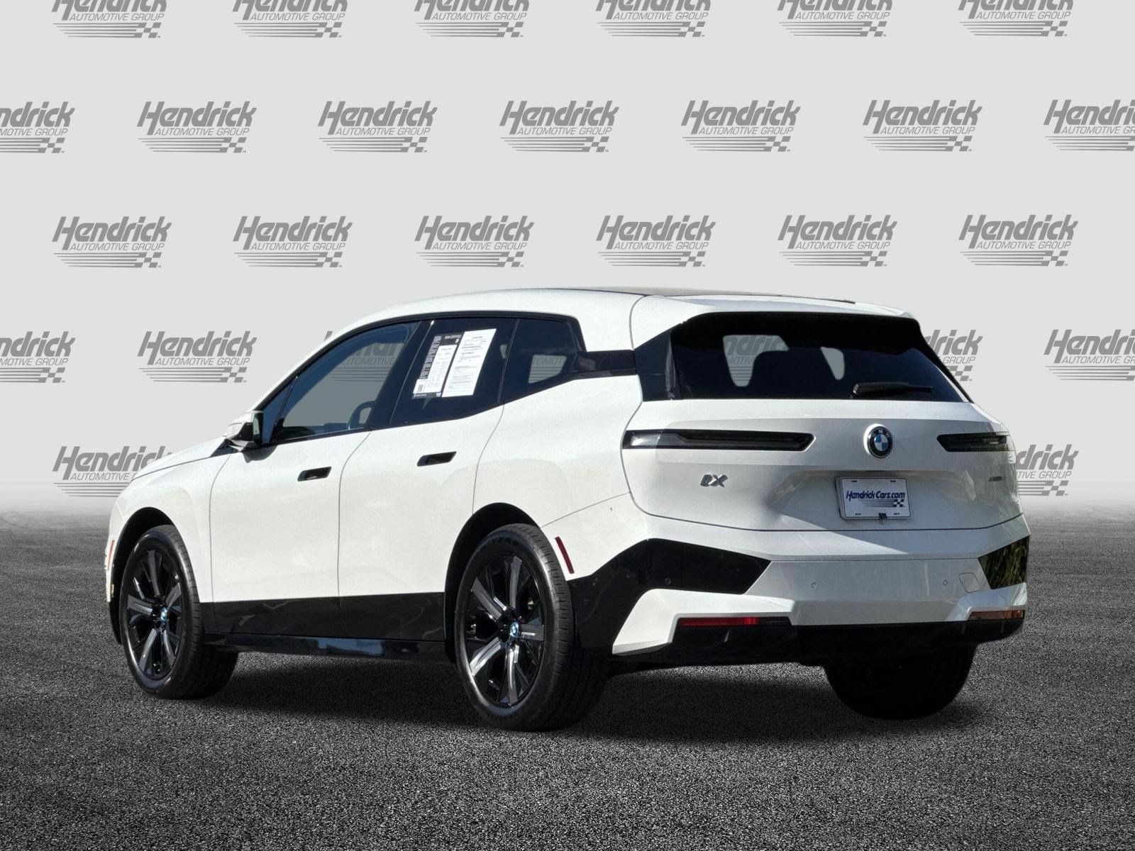 Used 2024 BMW iX xDrive50 w/ Sport Package AWD/4WD image 7