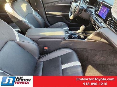 Used 2025 Toyota Camry SE image 15
