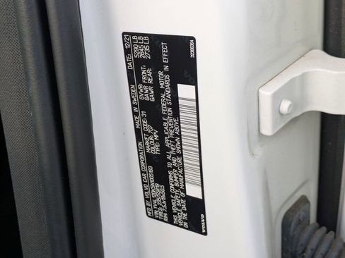 Used 2022 Volvo XC60 B5 Momentum image 37