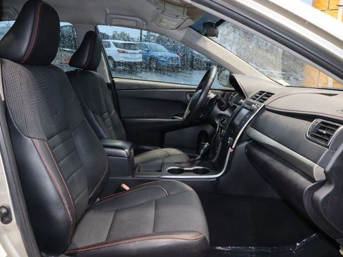 Used 2017 Toyota Camry SE image 14