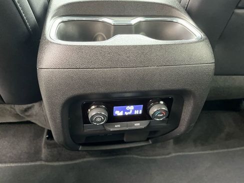 Used 2025 Chevrolet Traverse Z71 image 23