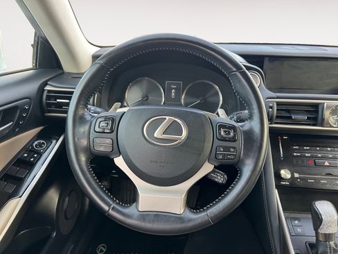 Used 2018 Lexus IS 300 AWD image 12