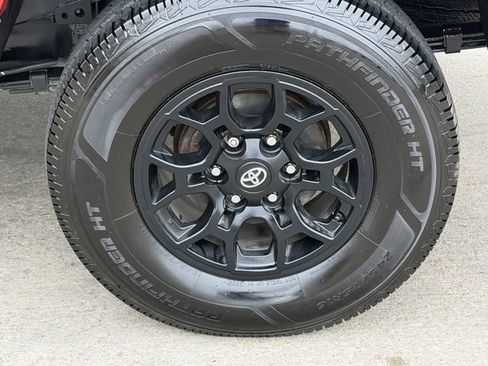 Used 2022 Toyota Tacoma SR5 RWD image 8