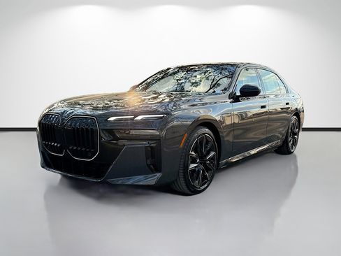 New 2026 BMW 750e xDrive image 7
