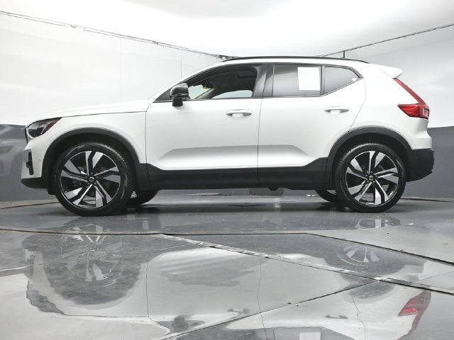 Used 2025 Volvo XC40 B5 Ultra AWD/4WD image 37