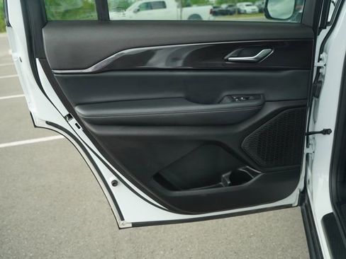 Used 2023 Jeep Grand Cherokee L Laredo RWD image 17