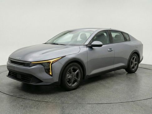 Used 2025 Kia K4 FWD image 3