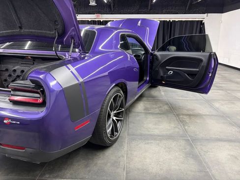 Used 2016 Dodge Challenger R/T Scat Pack w/ Leather Interior Group RWD image 40