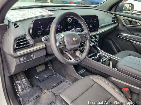 Used 2025 Chevrolet Traverse LT w/ LPO, Floor Liner Package FWD image 10