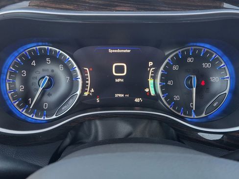 Used 2024 Chrysler Pacifica Limited image 16