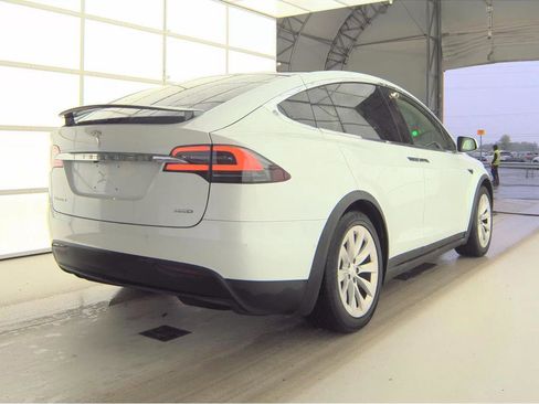 Used 2018 Tesla Model X 100D AWD/4WD image 4