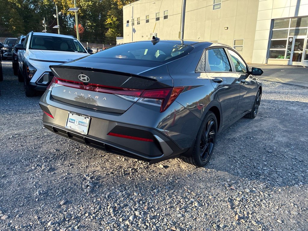 New 2026 Hyundai Elantra SEL Sport FWD image 7