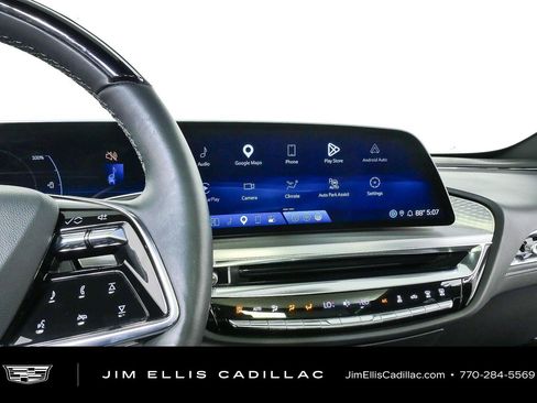 Used 2024 Cadillac Lyriq Luxury AWD/4WD image 12