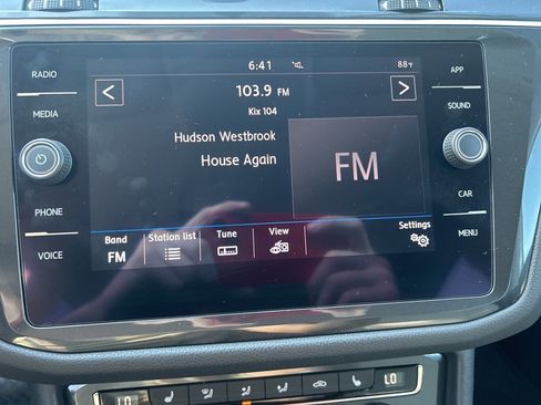Used 2018 Volkswagen Tiguan SE image 21