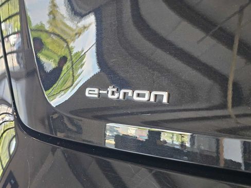 Used 2023 Audi e-tron Premium Plus w/ Premium Plus Package AWD/4WD image 15