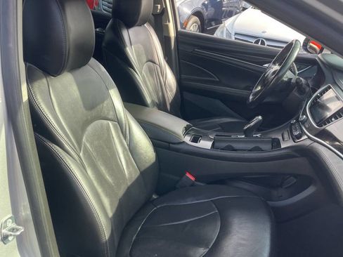 Used 2018 Buick LaCrosse Premium image 3