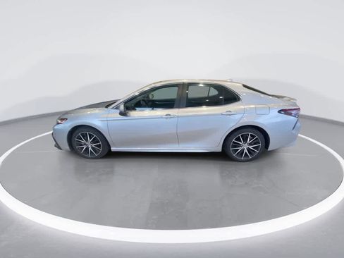 Used 2023 Toyota Camry SE image 5