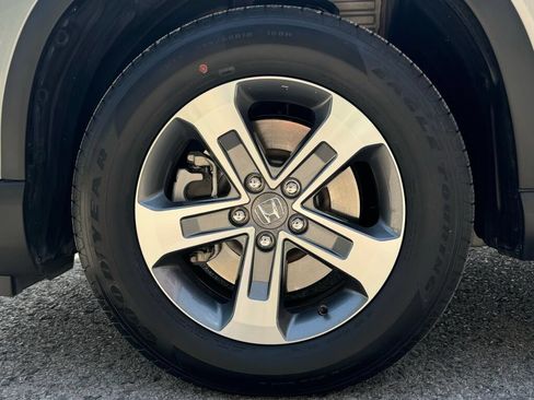 Used 2025 Honda Pilot EX-L image 9