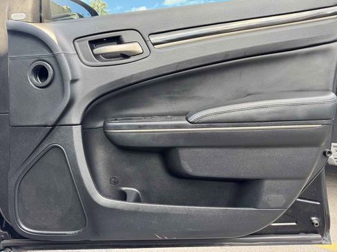 Used 2014 Chrysler 300 C image 28