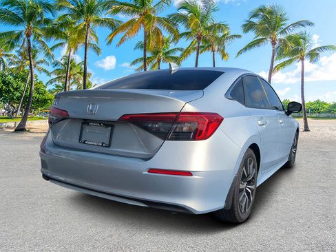 Used 2023 Honda Civic EX image 3