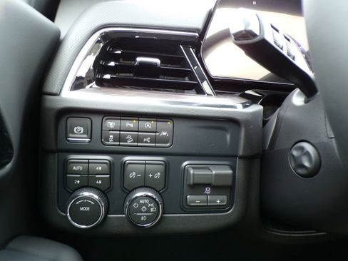 New 2026 Chevrolet Suburban Premier AWD/4WD image 23