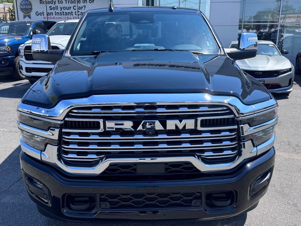 Used 2025 RAM 3500 Limited AWD/4WD image 2