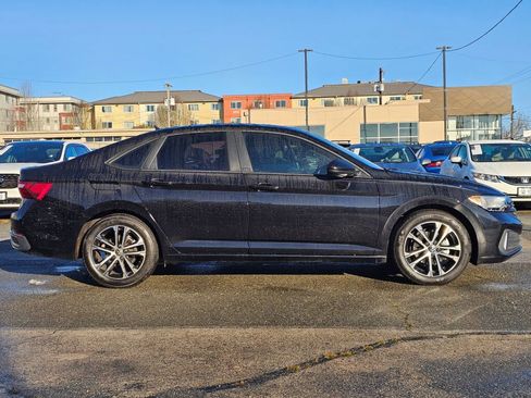 Used 2024 Volkswagen Jetta Sport image 9