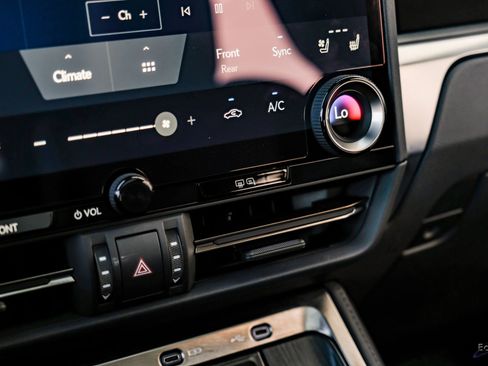 Used 2025 Lexus GX 550 w/ Accessory Package (2T) image 63