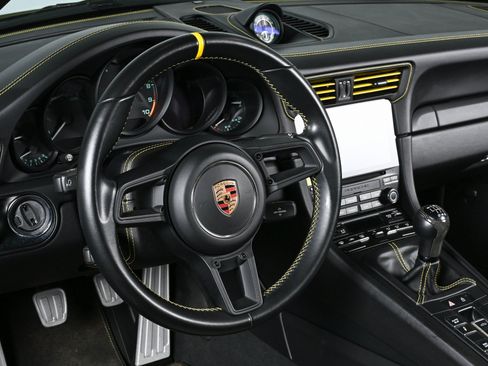 Used 2019 Porsche 911 Speedster RWD image 4
