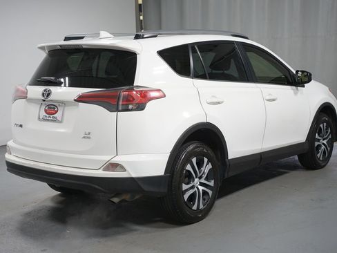 Used 2017 Toyota RAV4 LE image 8