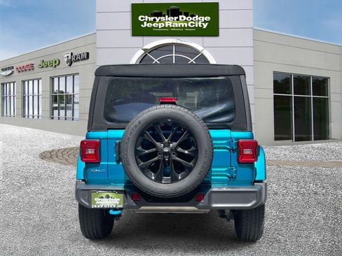 Used 2024 Jeep Wrangler Unlimited Sahara w/ Technology Group AWD/4WD image 7