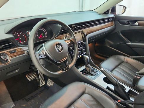Used 2022 Volkswagen Passat 2.0T FWD image 19
