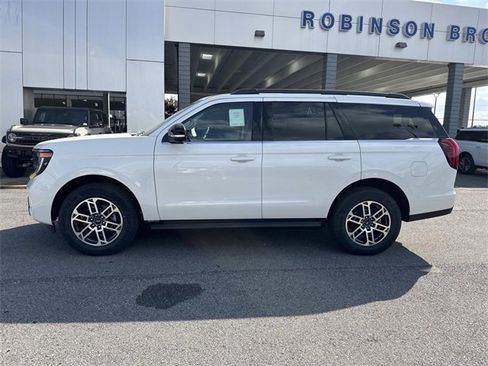 New 2025 Ford Expedition Active image 8