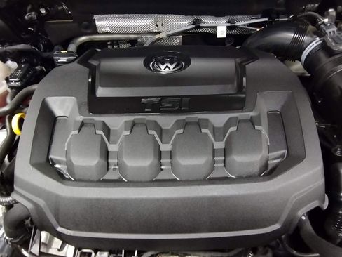 Used 2020 Volkswagen Tiguan S image 8