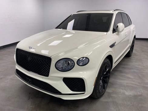 Used 2024 Bentley Bentayga image 2