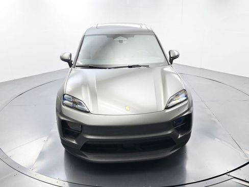 Certified 2025 Porsche Macan Electric image 42