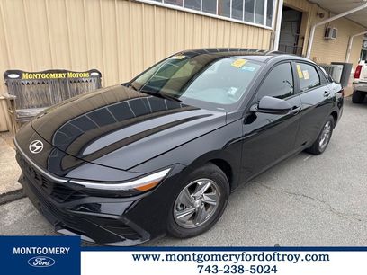 Used 2025 Hyundai Elantra SE