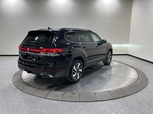Used 2025 Volkswagen Atlas SE AWD/4WD image 6