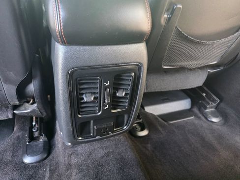 Used 2017 Jeep Grand Cherokee Laredo AWD/4WD image 37
