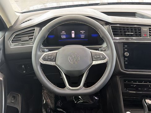 Used 2024 Volkswagen Tiguan SE FWD image 11