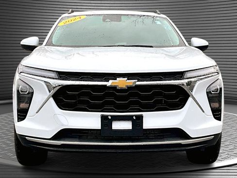 Used 2024 Chevrolet Trax LT w/ Driver Confidence Package image 2