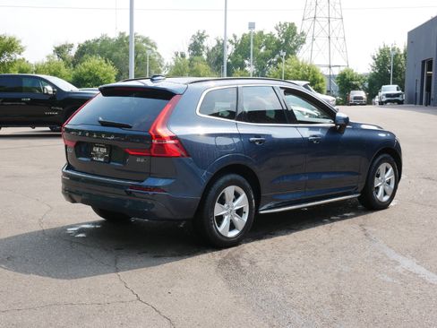 Used 2022 Volvo XC60 B5 Momentum AWD/4WD image 3