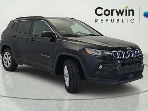 Used 2024 Jeep Compass Latitude AWD/4WD image 8