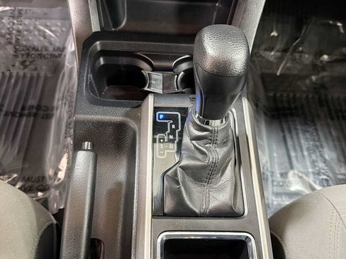 Certified 2018 Toyota Tacoma SR5 AWD/4WD image 21