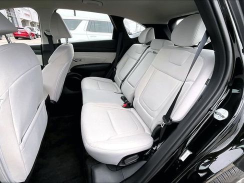 Used 2025 Hyundai Tucson SE image 19