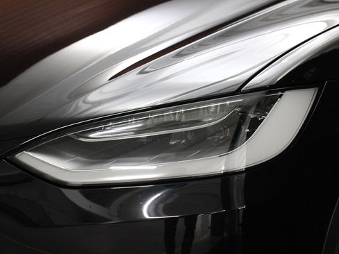 Used 2022 Tesla Model X image 19