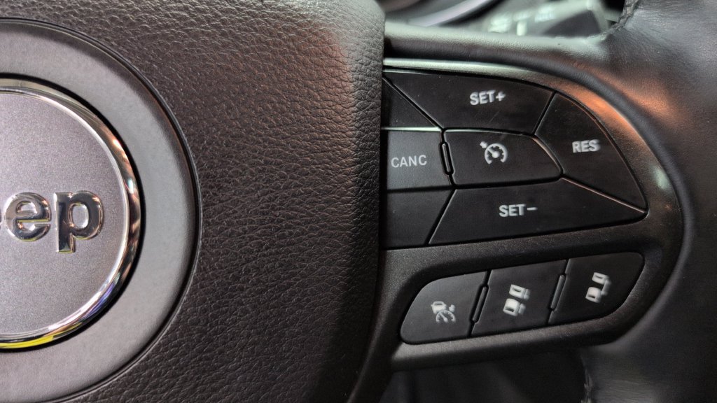 Used 2019 Jeep Cherokee Trailhawk AWD/4WD image 12