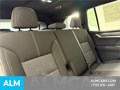 Used 2025 GMC Acadia Elevation image 39